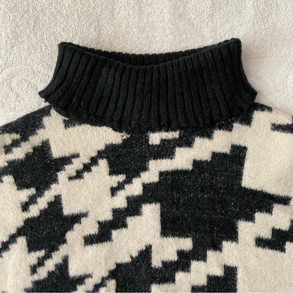 H&M Houndstooth Oversized Chunky Knit Sweater - Picture 9 of 12